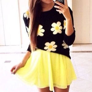 Daisy floral cropped long sleeve sweater